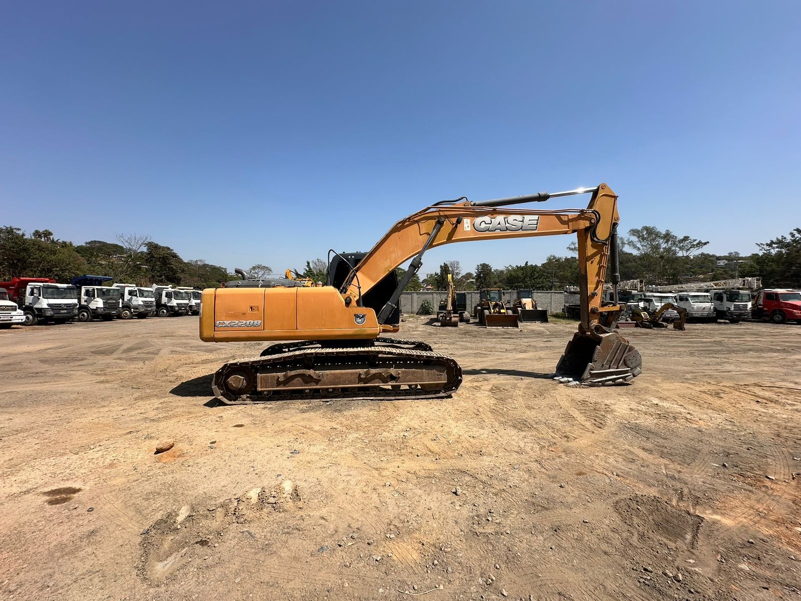 Escavadeira Case Construction CX220B 2013