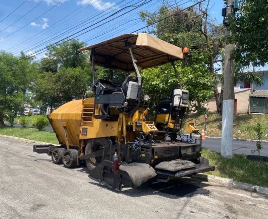 Vibroacabadora Caterpillar AP300 2011