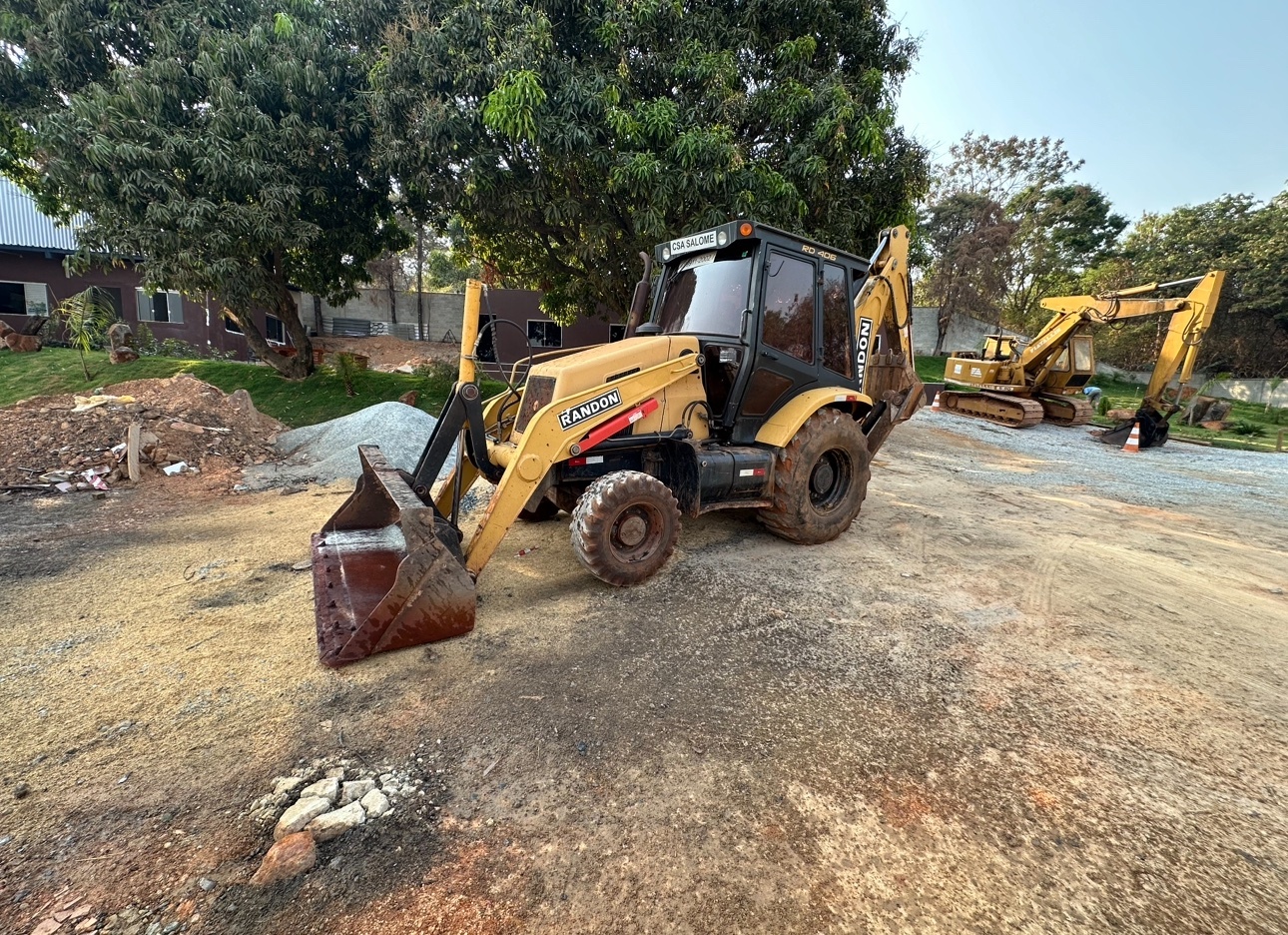 Retroescavadeira Randon RD406 4x4 2020
