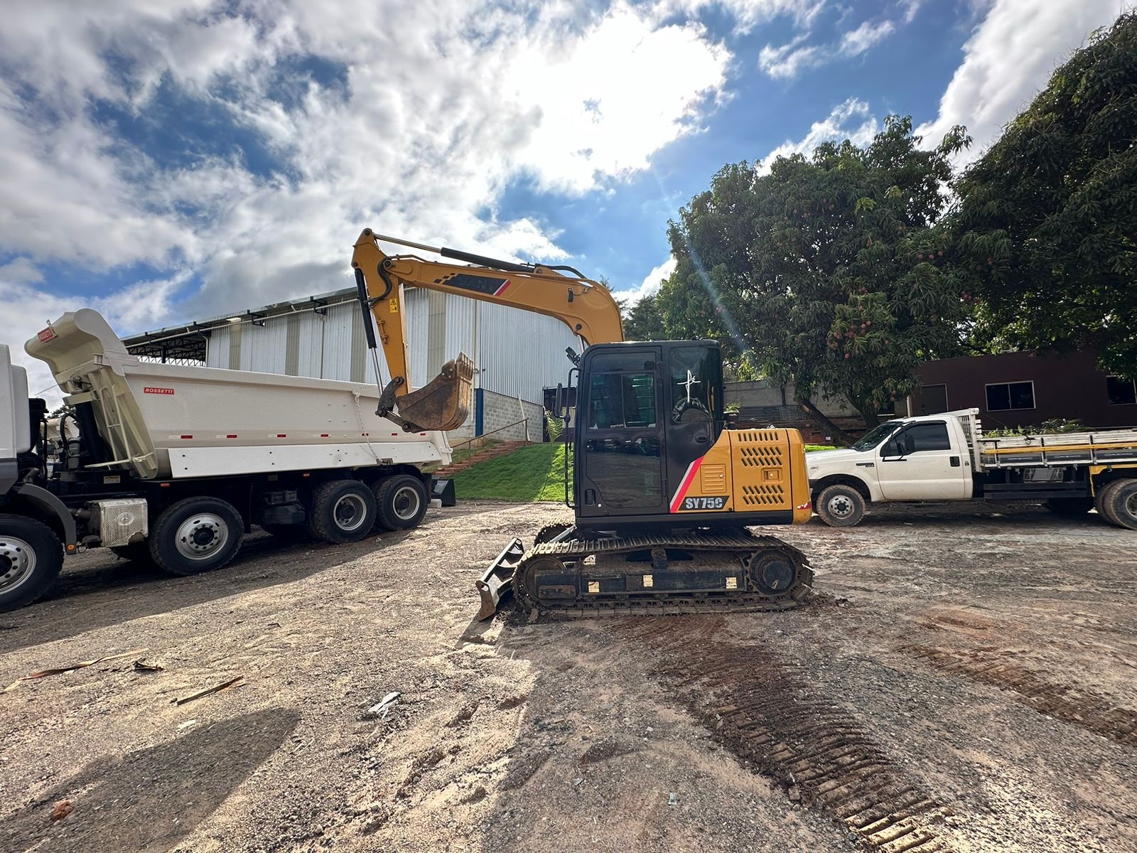 Escavadeira SANY SY75C
