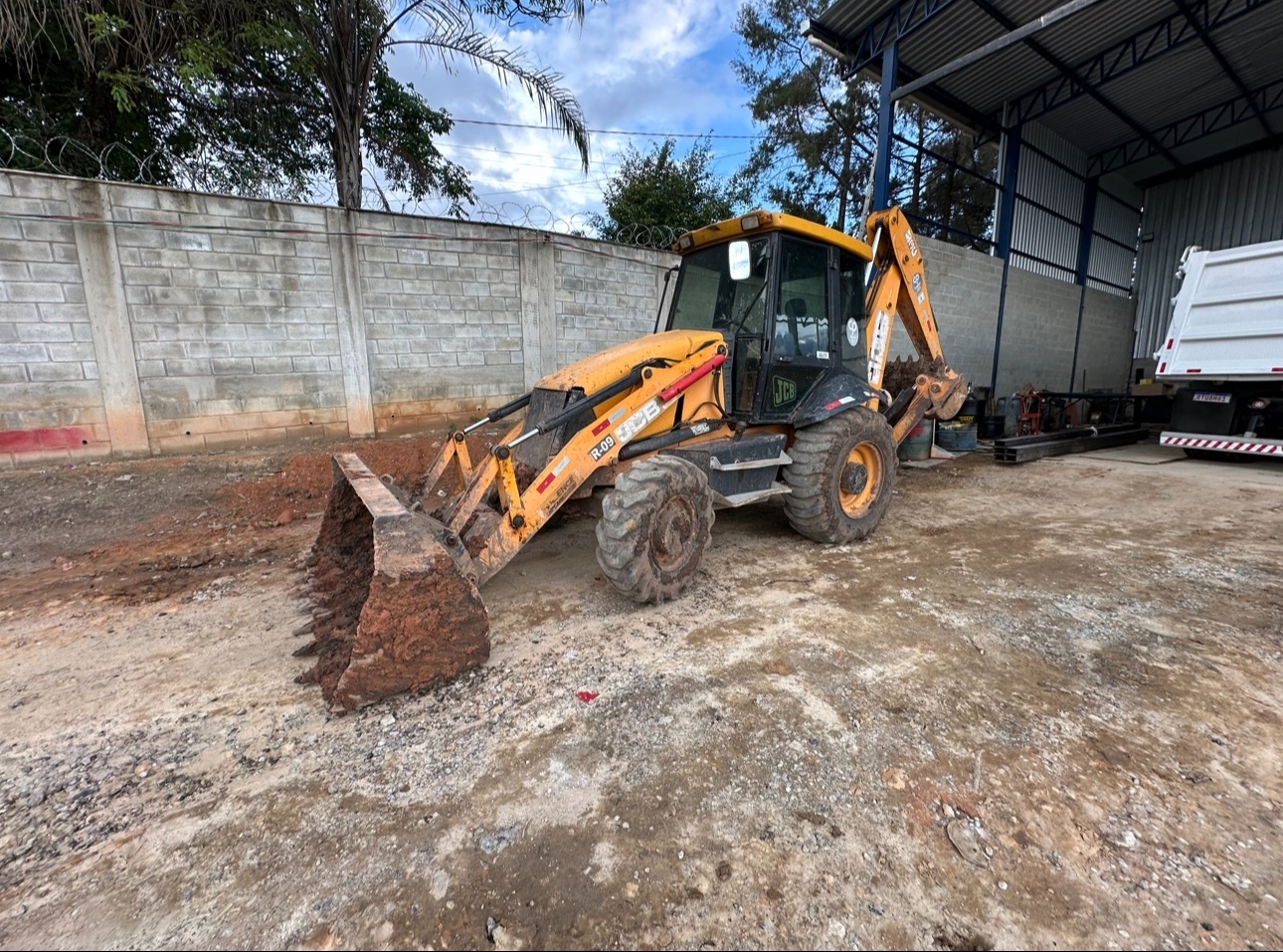 Retroescavadeira JCB 3CX 2011