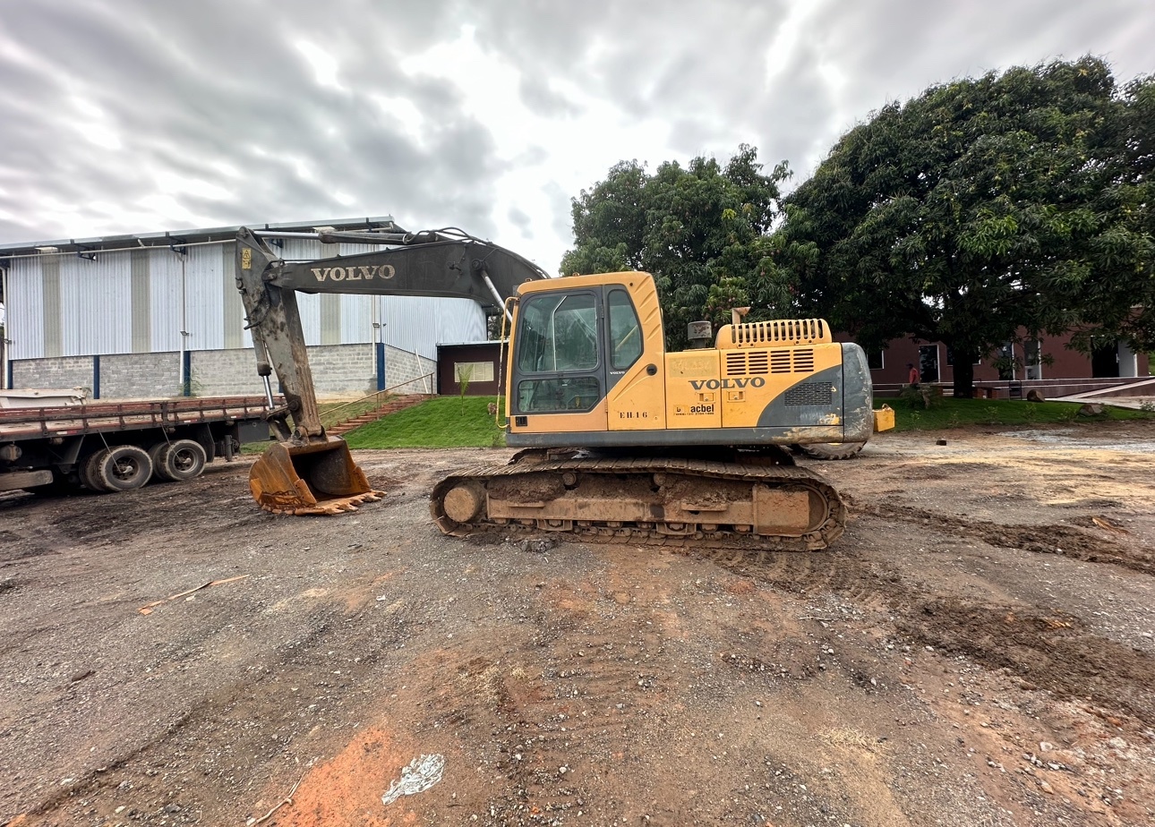 Escavadeira Volvo EC210B 2009
