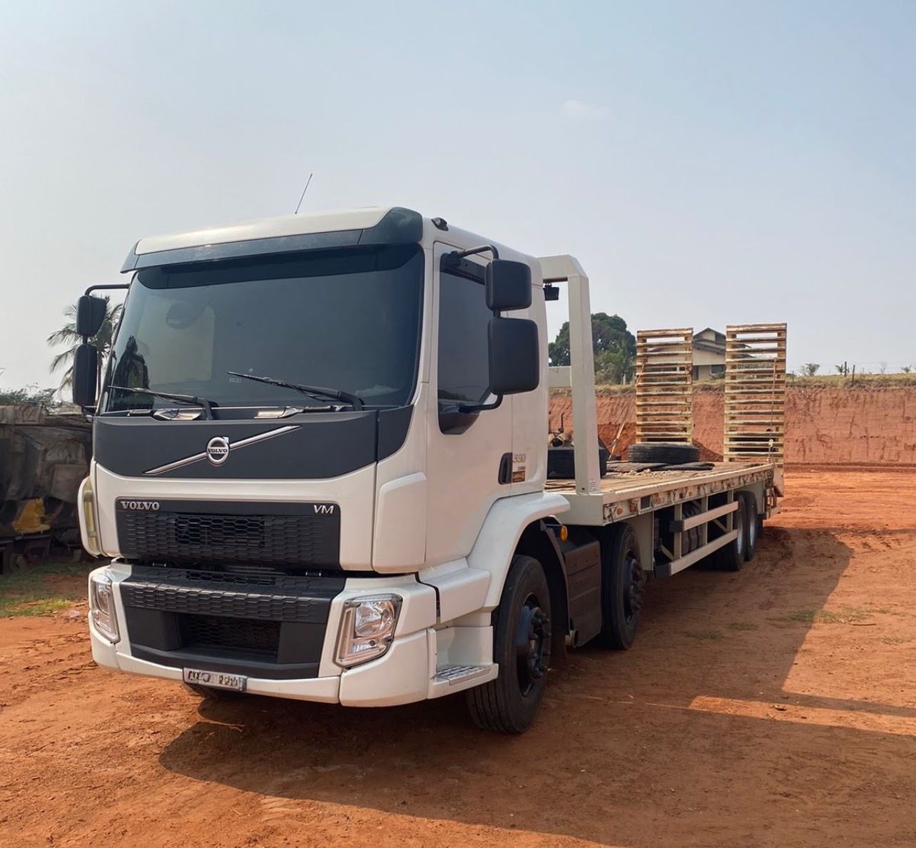 Caminhão Volvo VM330 2022