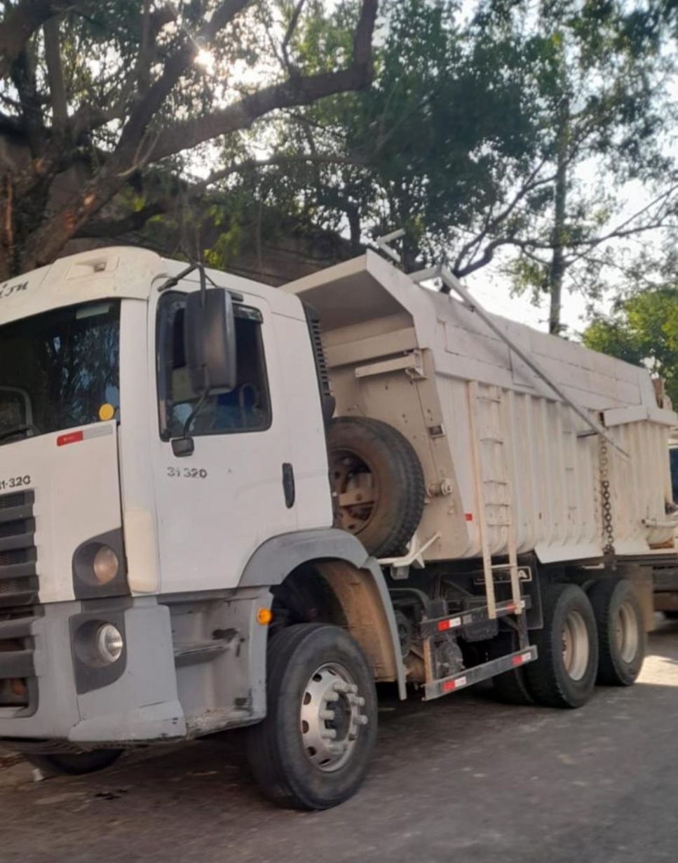 Caminhão Volkswagen 31-320E 2012