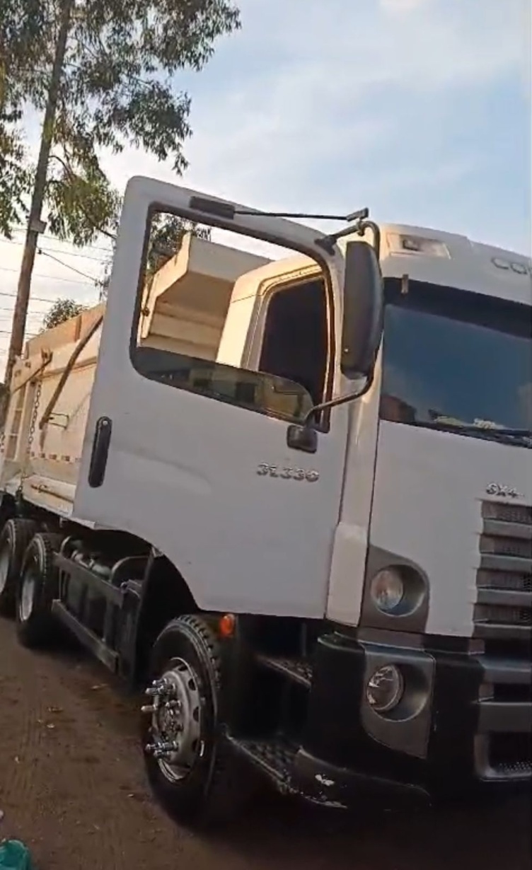 Caminhão Volkswagen 31330 2014