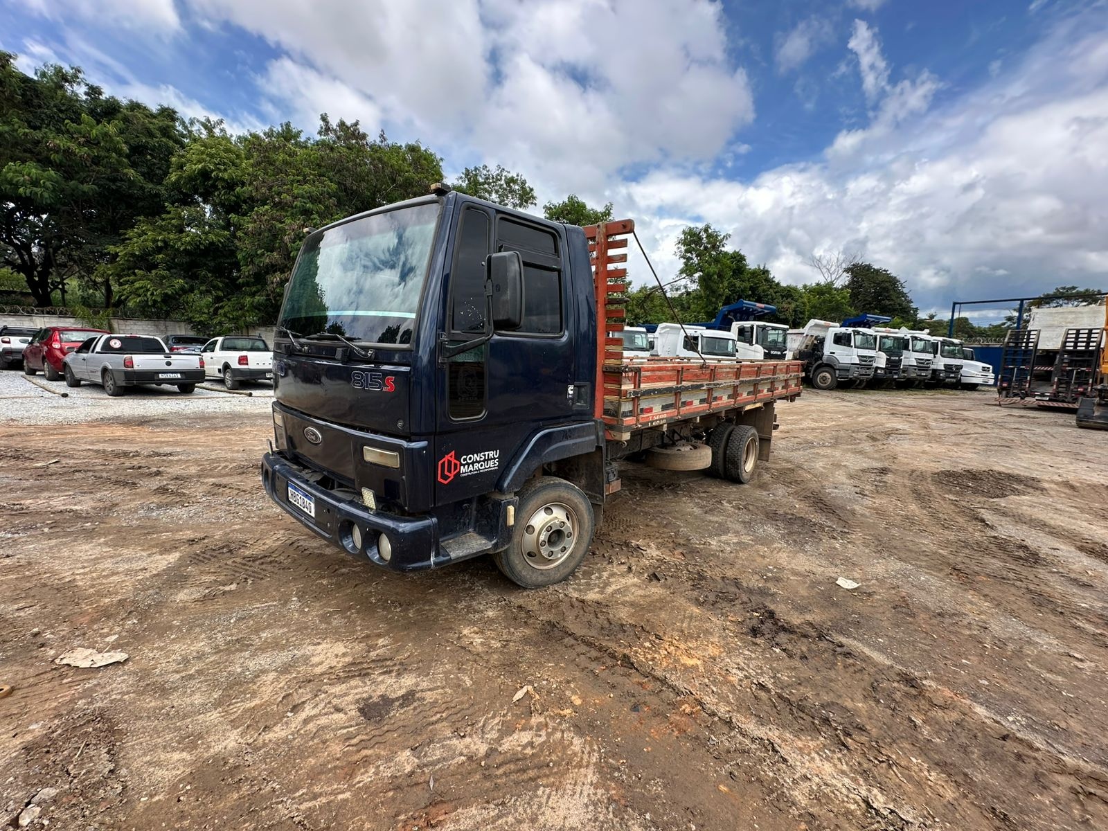 Caminhão Ford CARGO 815 2004