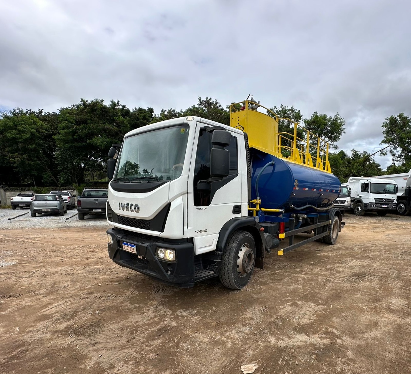 Caminhão Iveco 17.280  2022
