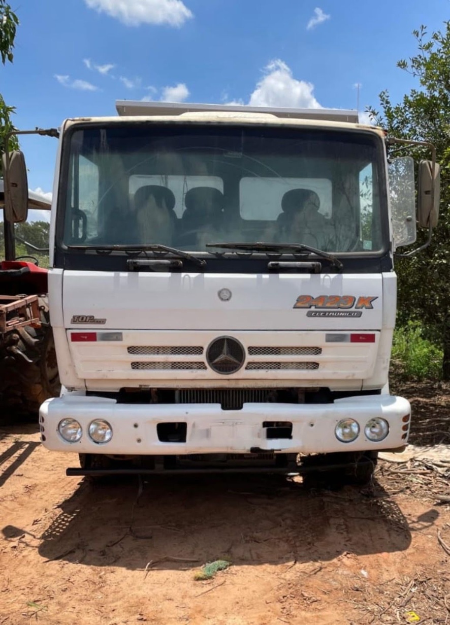 Caminhão Mecedes Benz 2423K 2003