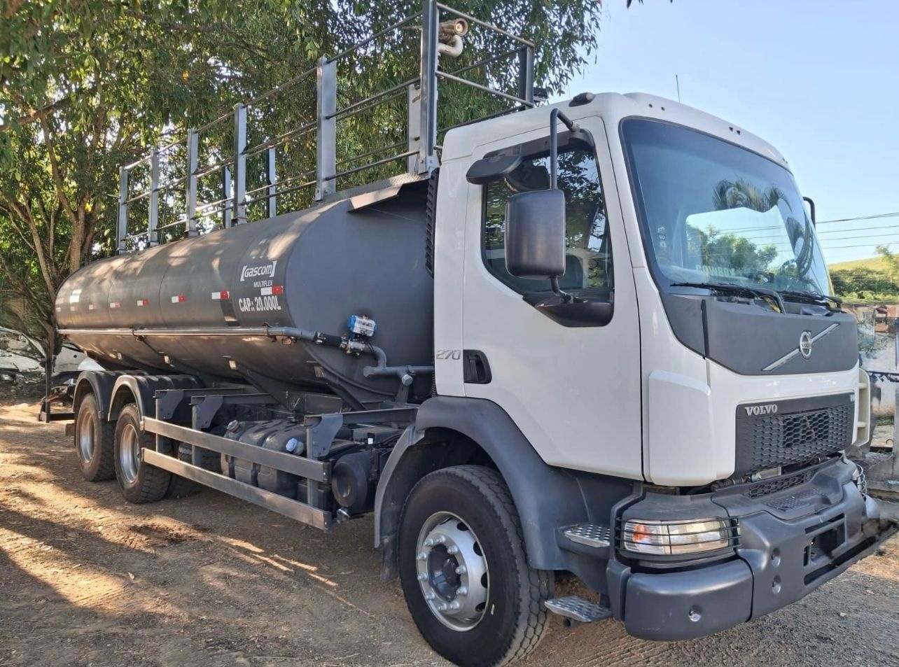 Caminhão Volvo VM 270 2019