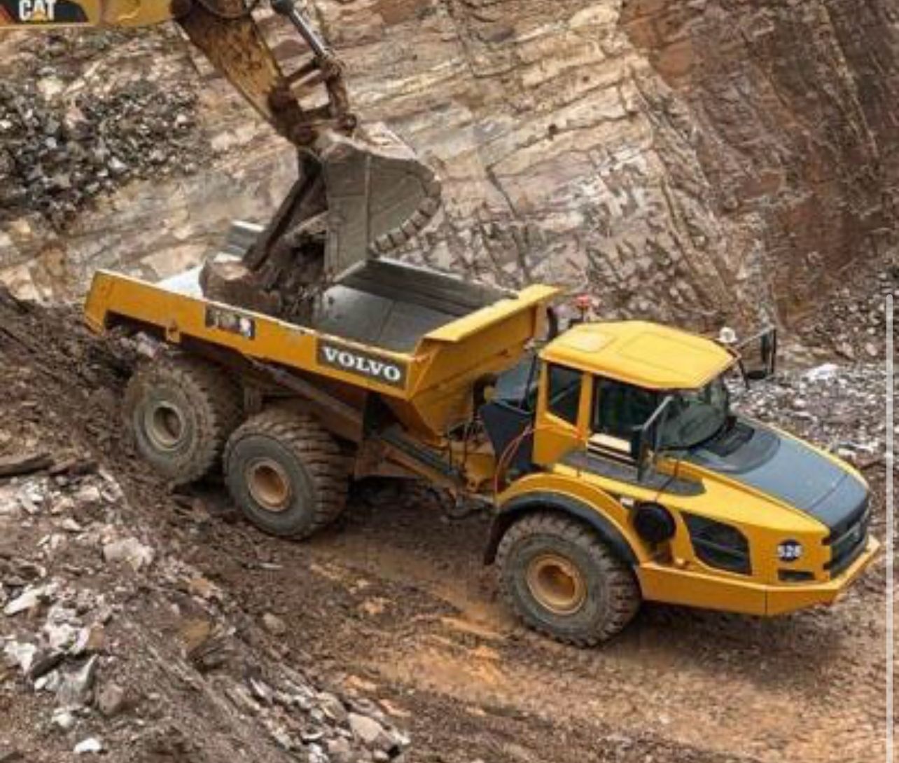 Caminhão Volvo A35F 2012