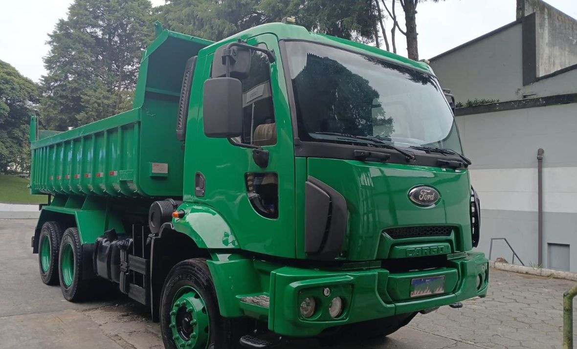 Caminhão Ford 2623 6x4 2013