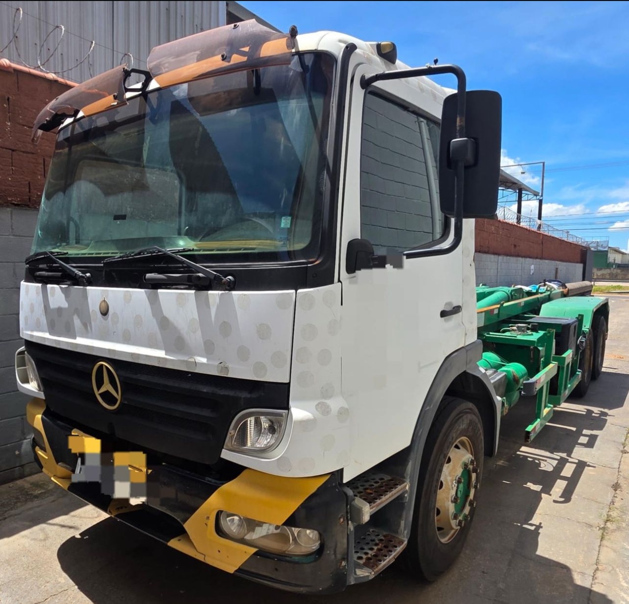 Caminhão Mecedes Benz Atego 2425 2011