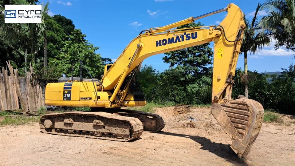 Escavadeira Komatsu PC210 2020