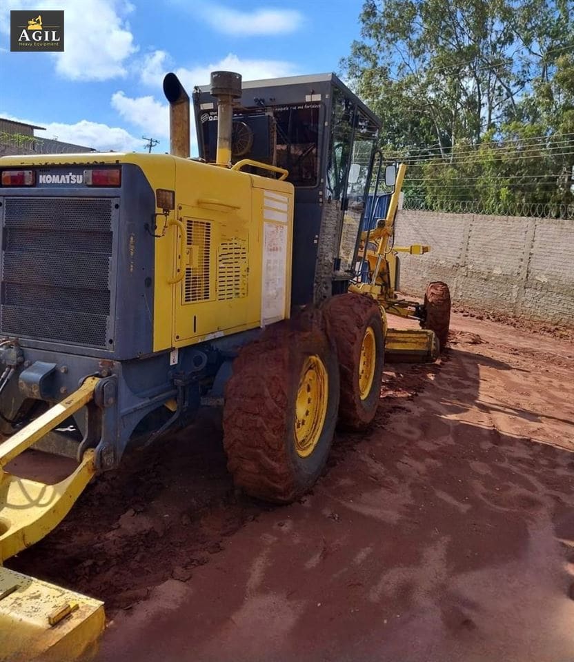 Motoniveladora Komatsu GD555-3 2011