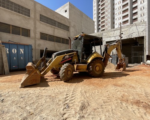 Retroescavadeira Caterpillar 416E 08/08