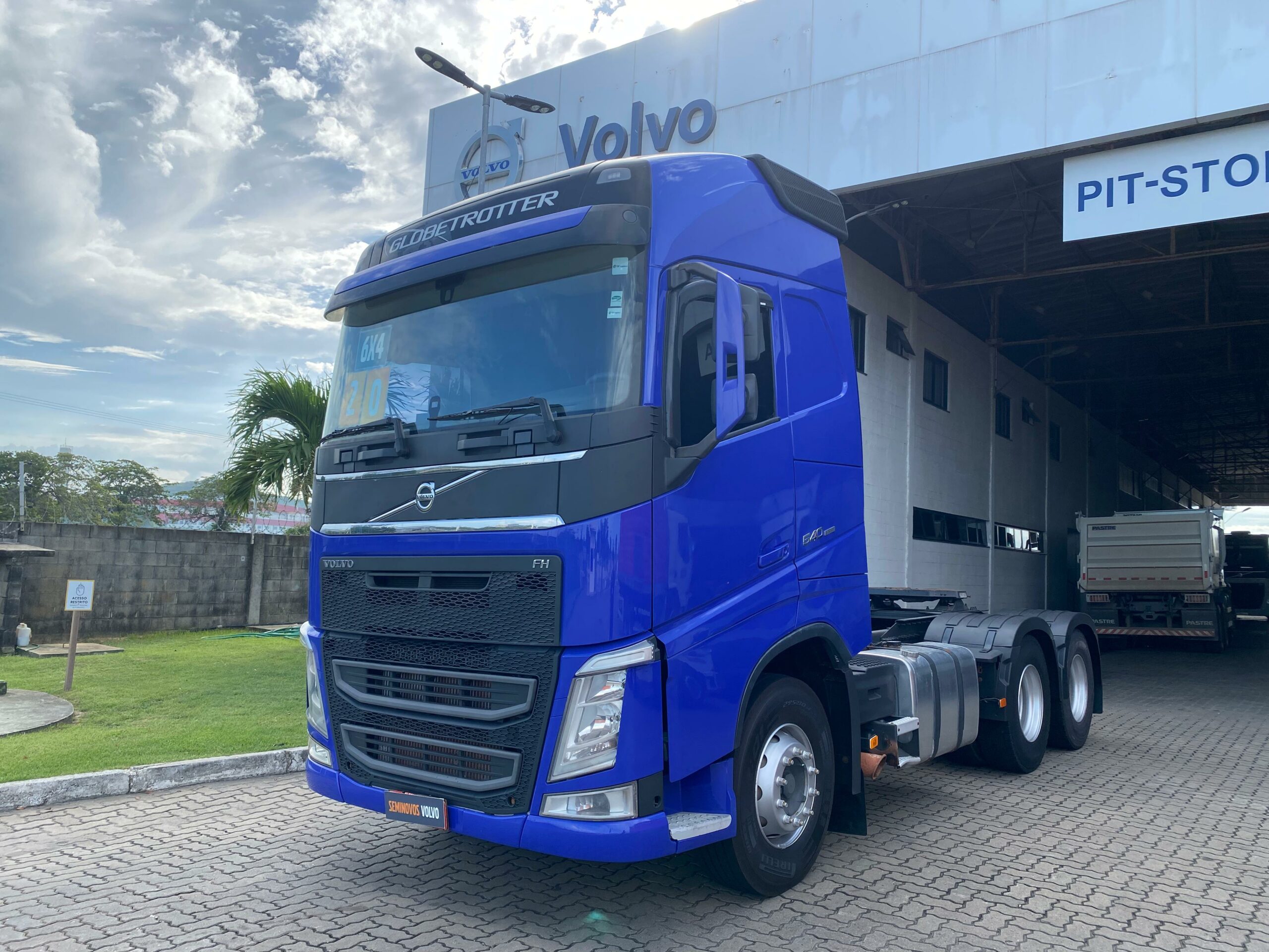 Caminhão Volvo FH 540 6x4T 2020
