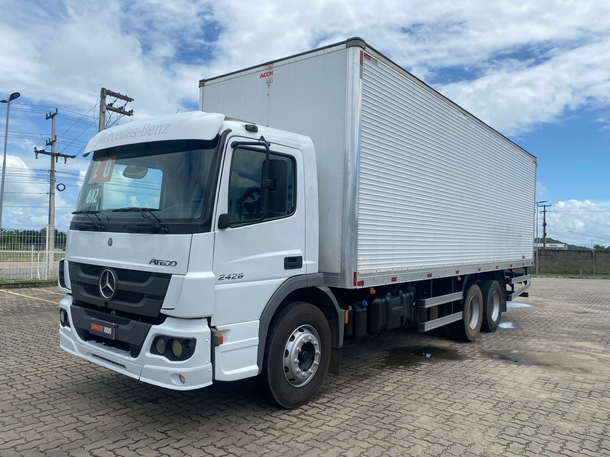 Caminhão Mercedes Benz Atego 2426 2020