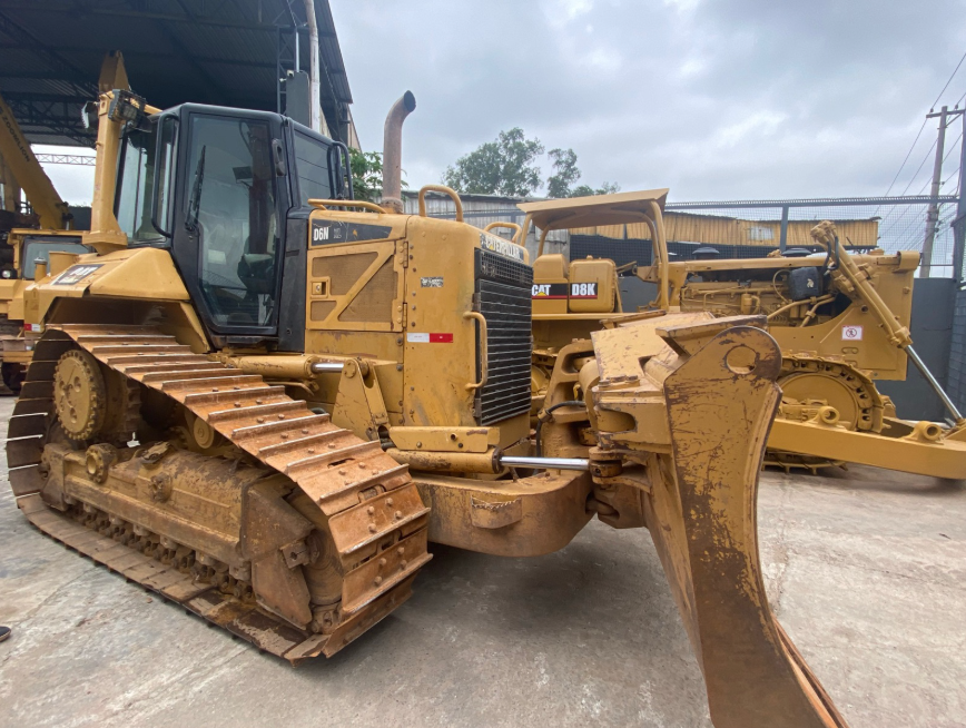 Trator de esteira Caterpillar D6NXL 2011