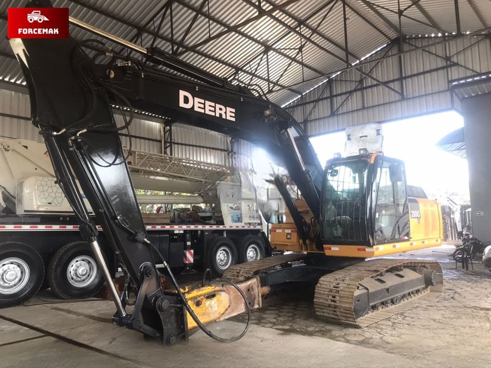 Escavadeira John Deere 210G 2017