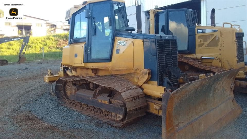 Trator de esteira John Deere 700J 2015