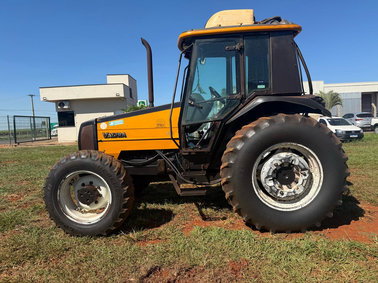 Trator agrícola Valtra 900 4X4 2007