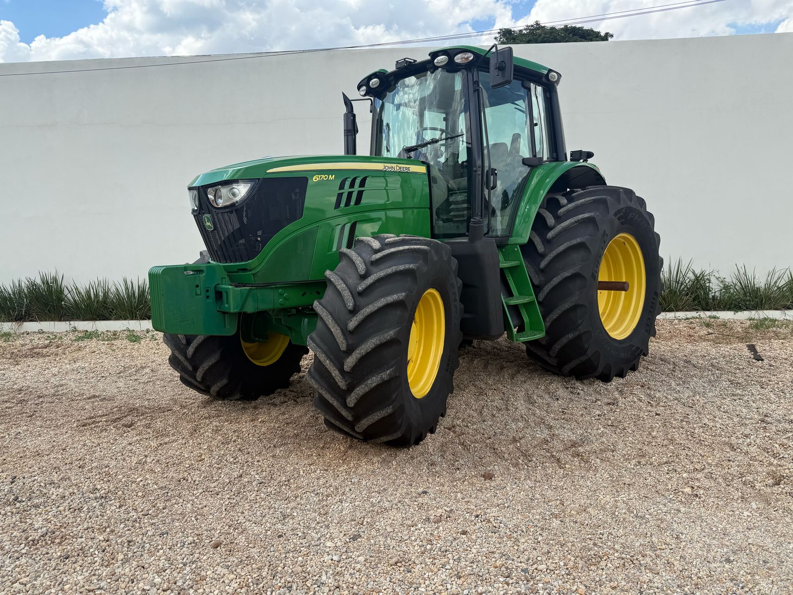 Trator agrícola John Deere 6170M 2022