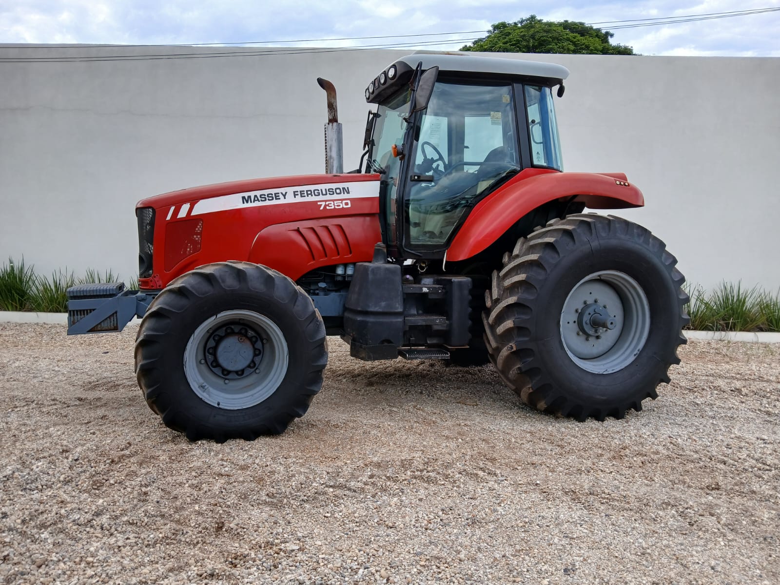Trator agrícola Massey Ferguson 7350 2012