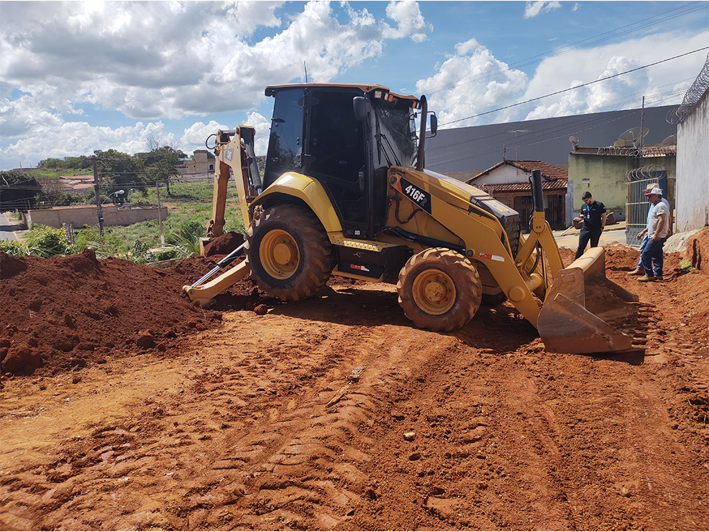 Retroescavadeira Caterpillar 416F2 2020