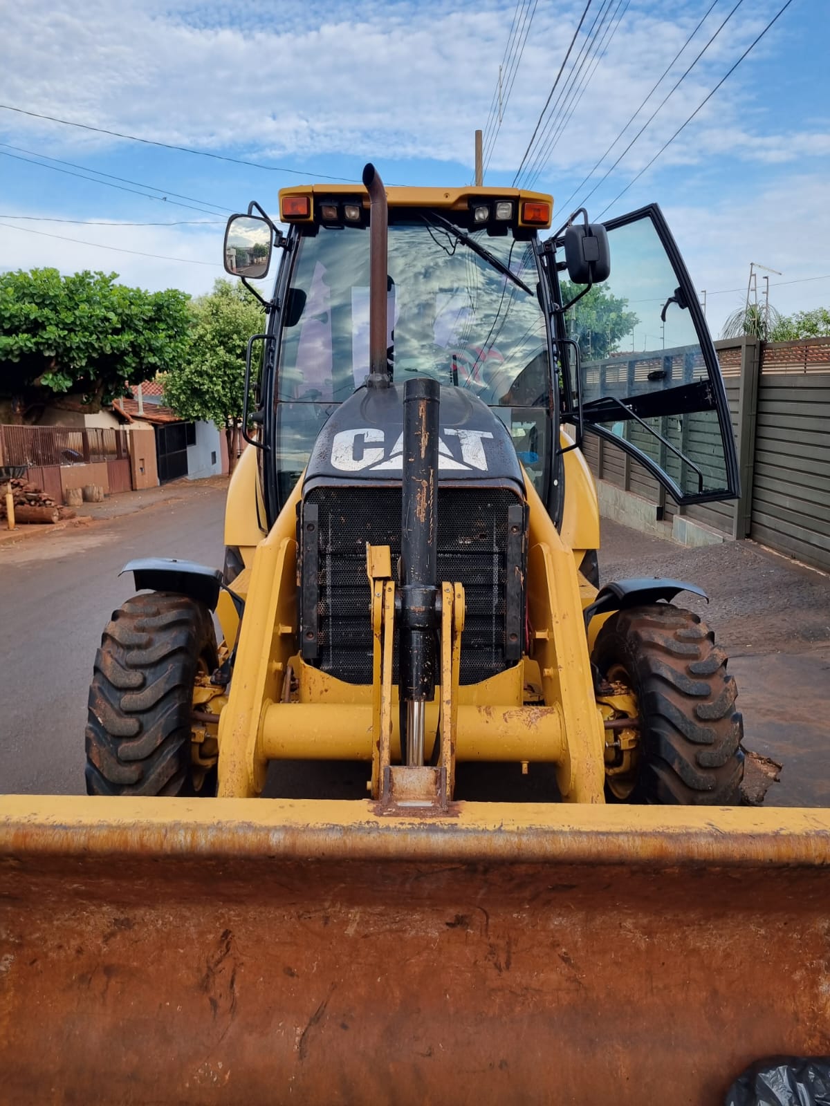 Retroescavadeira Caterpillar 416 2014