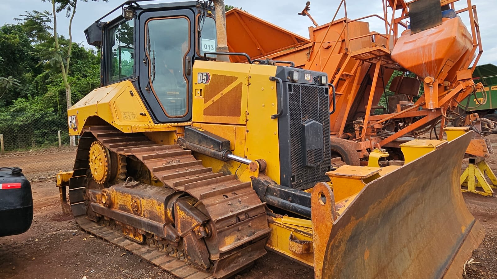 Trator de esteira Caterpillar D5 2022
