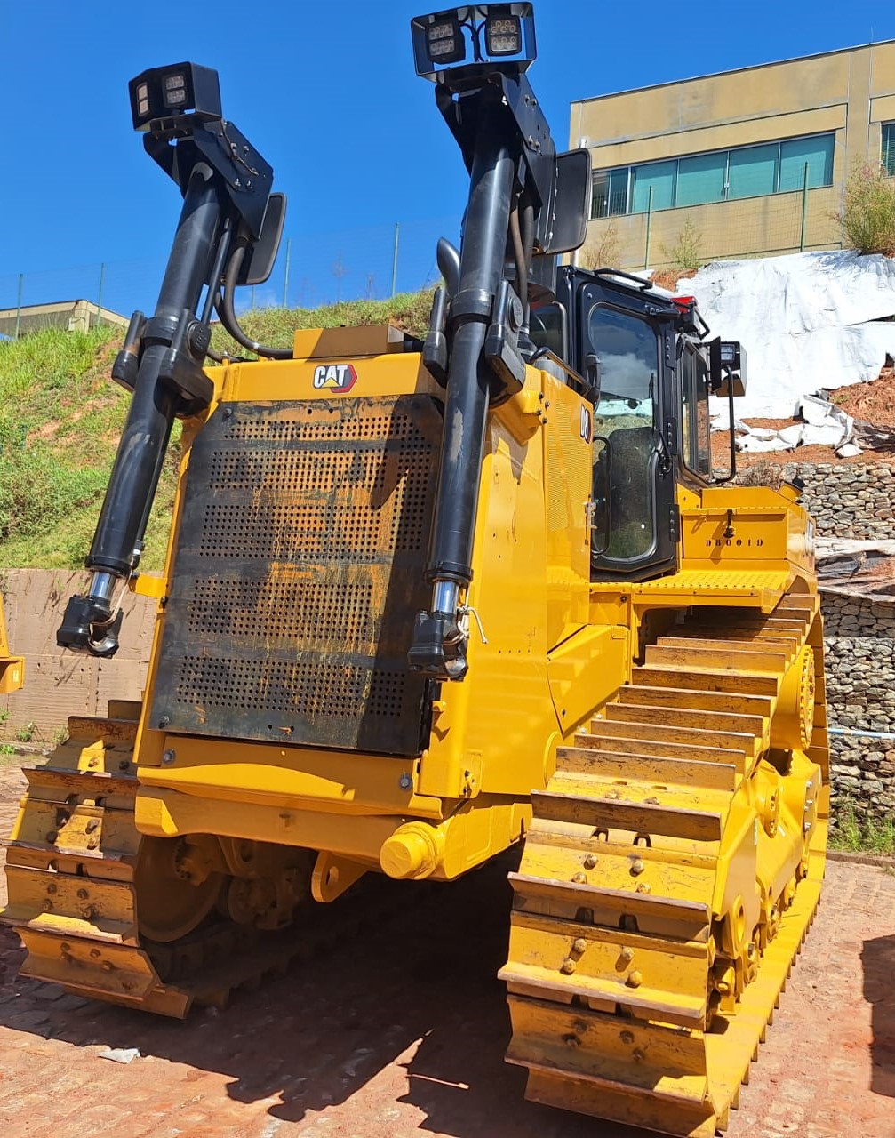 Trator de esteira Caterpillar D8T 2024