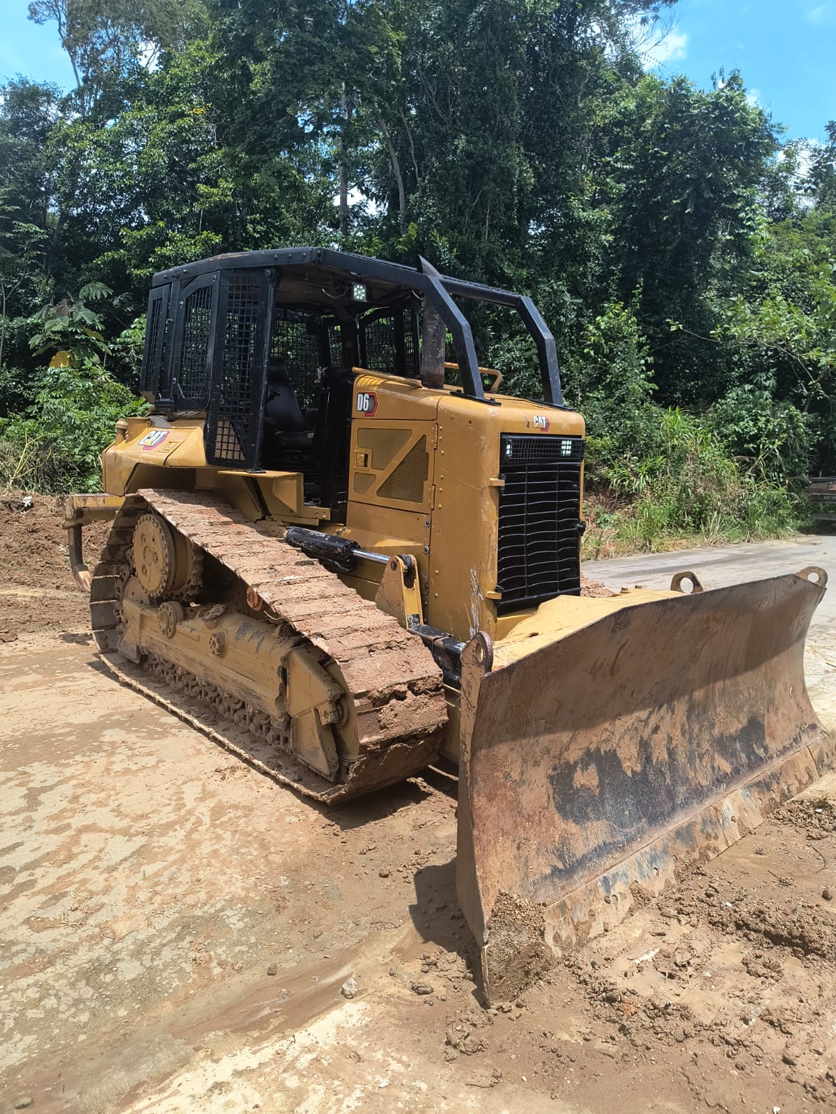 Trator de esteira Caterpillar D6N 2009