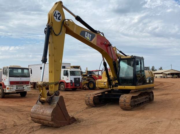 Escavadeira Caterpillar 320D 2013