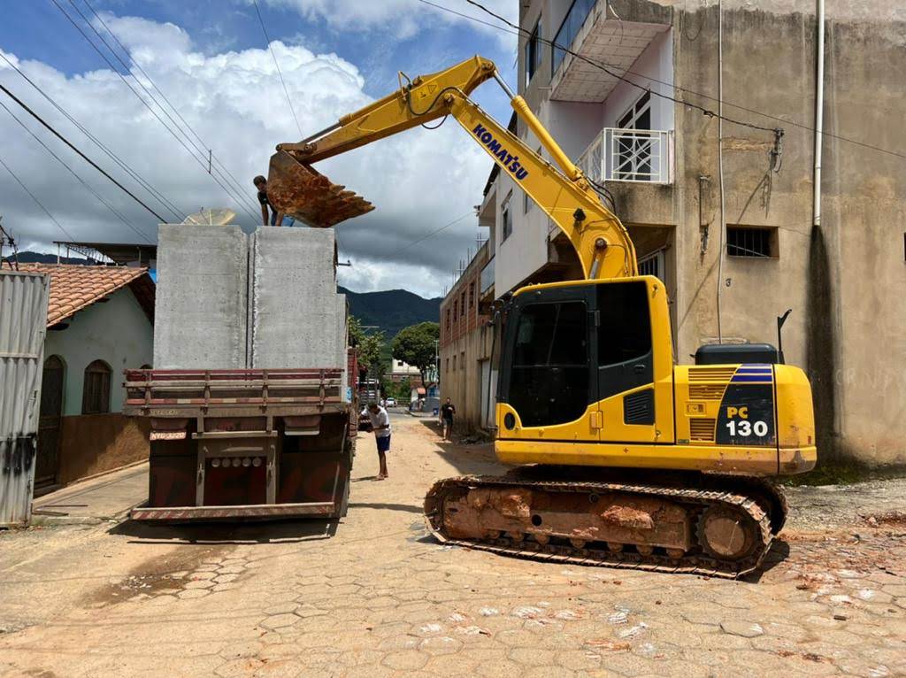 Escavadeira Komatsu PC130 2021