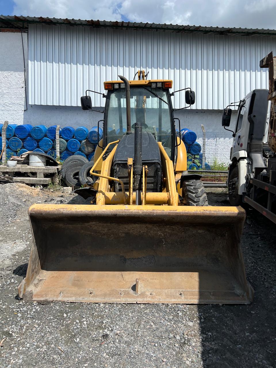 Retroescavadeira Caterpillar 416E 2011