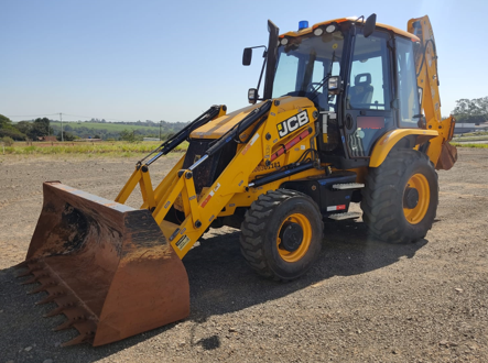 Retroescavadeira JCB 3CX 4X4 2022