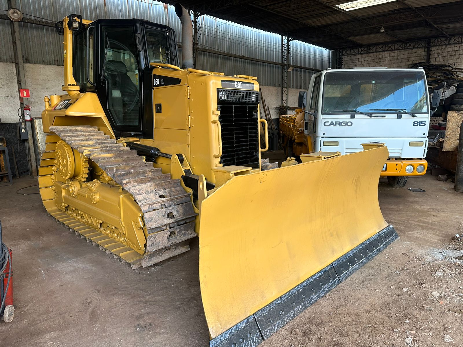 Trator de esteira Caterpillar D6N 2016