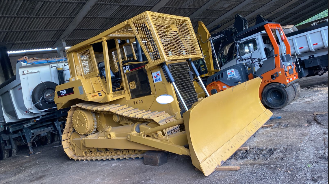 Trator de esteira Caterpillar D6R II 2004
