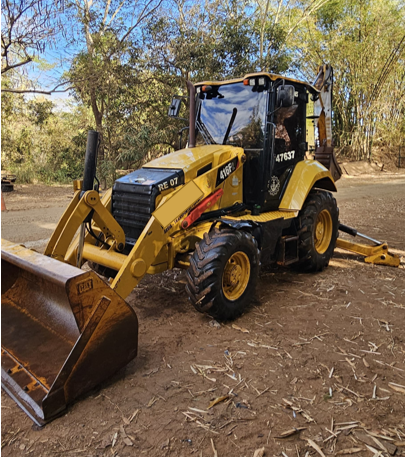 Retroescavadeira Caterpillar 416 2015