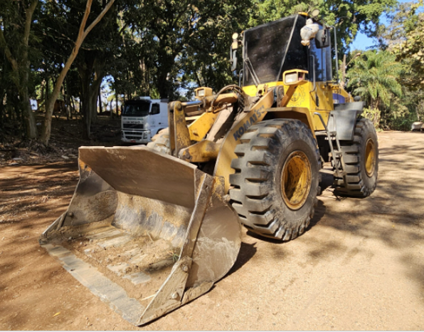 Pá Carregadeira Komatsu W200 2006
