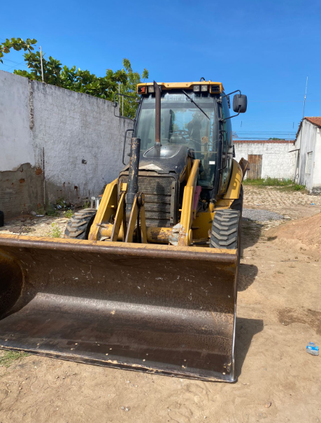 Retroescavadeira Caterpillar 416E 2006
