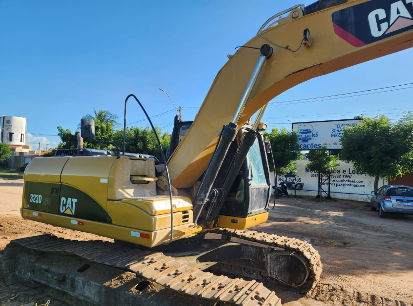 Escavadeira Caterpillar 323DL 2011