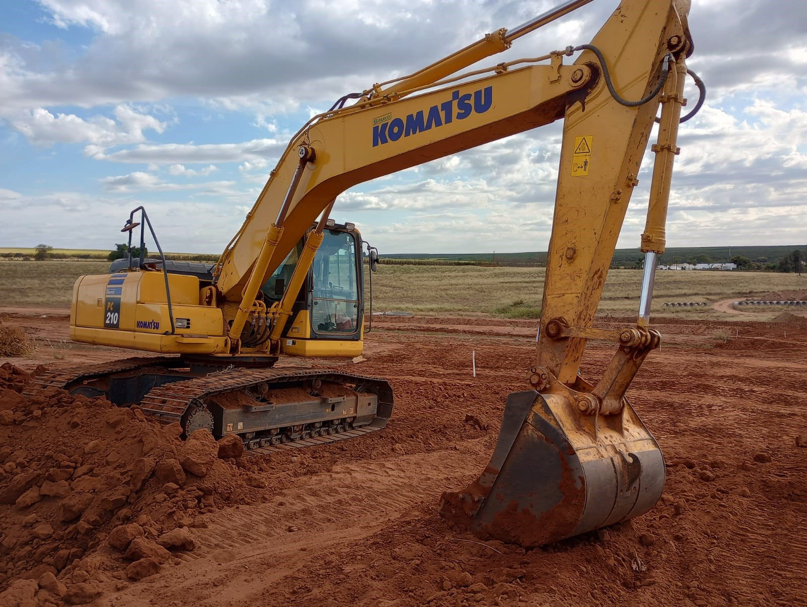 Escavadeira Komatsu PC210 2021