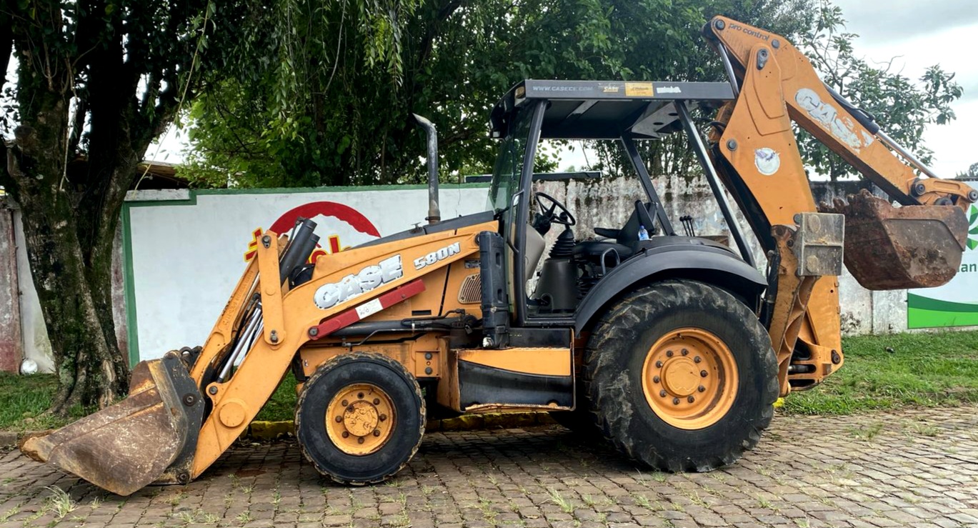 Retroescavadeira Case 580N 2013