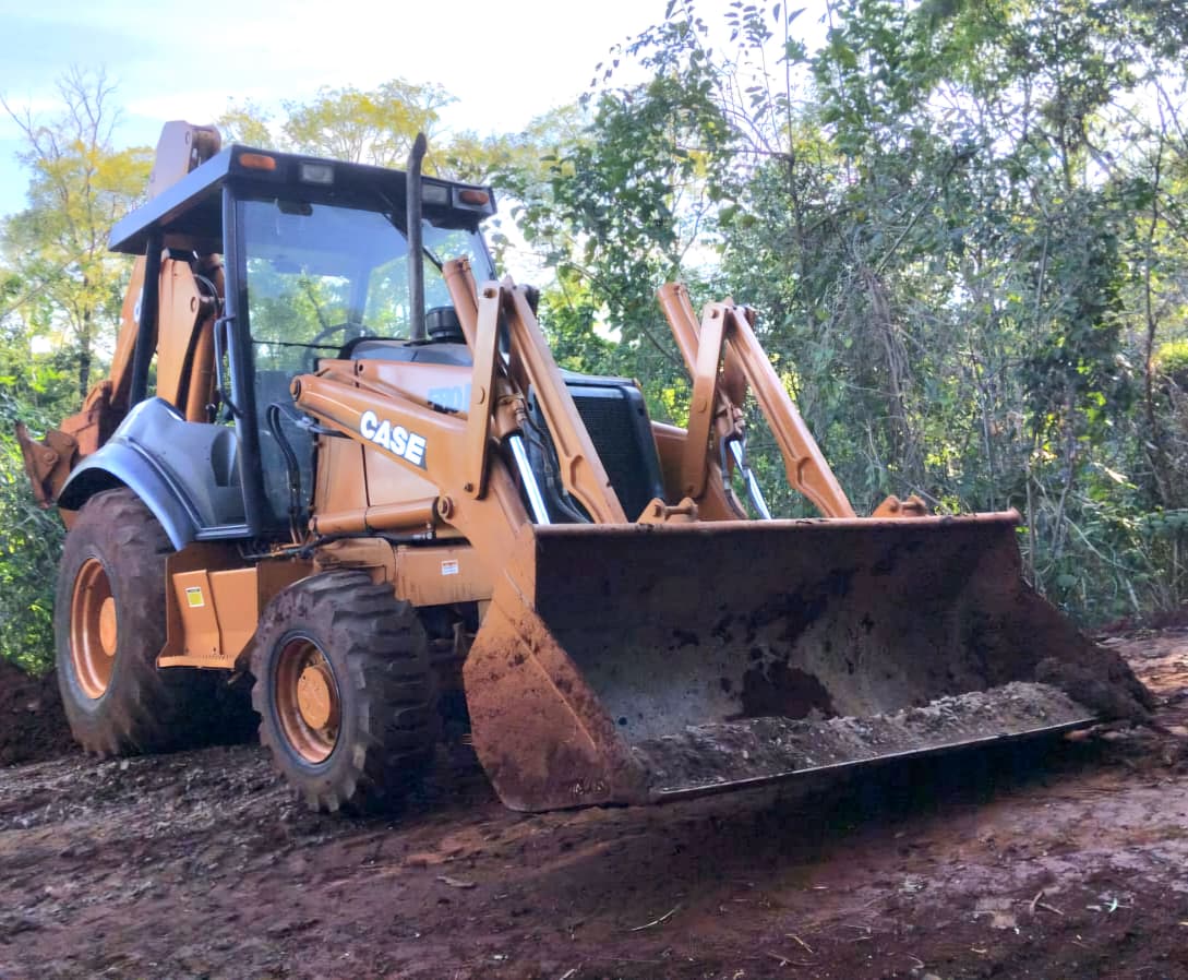 Retroescavadeira Case 580M 2012