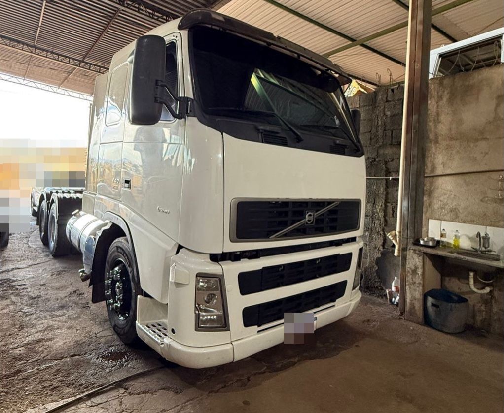 Caminhão Volvo FH440 2009