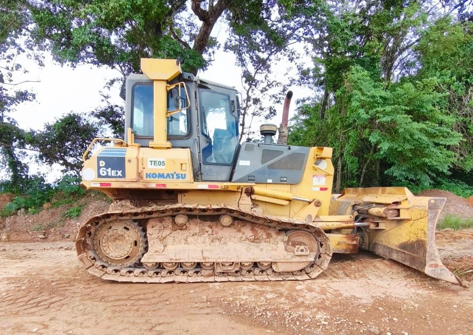 Trator de esteira Komatsu D61-EX 2011