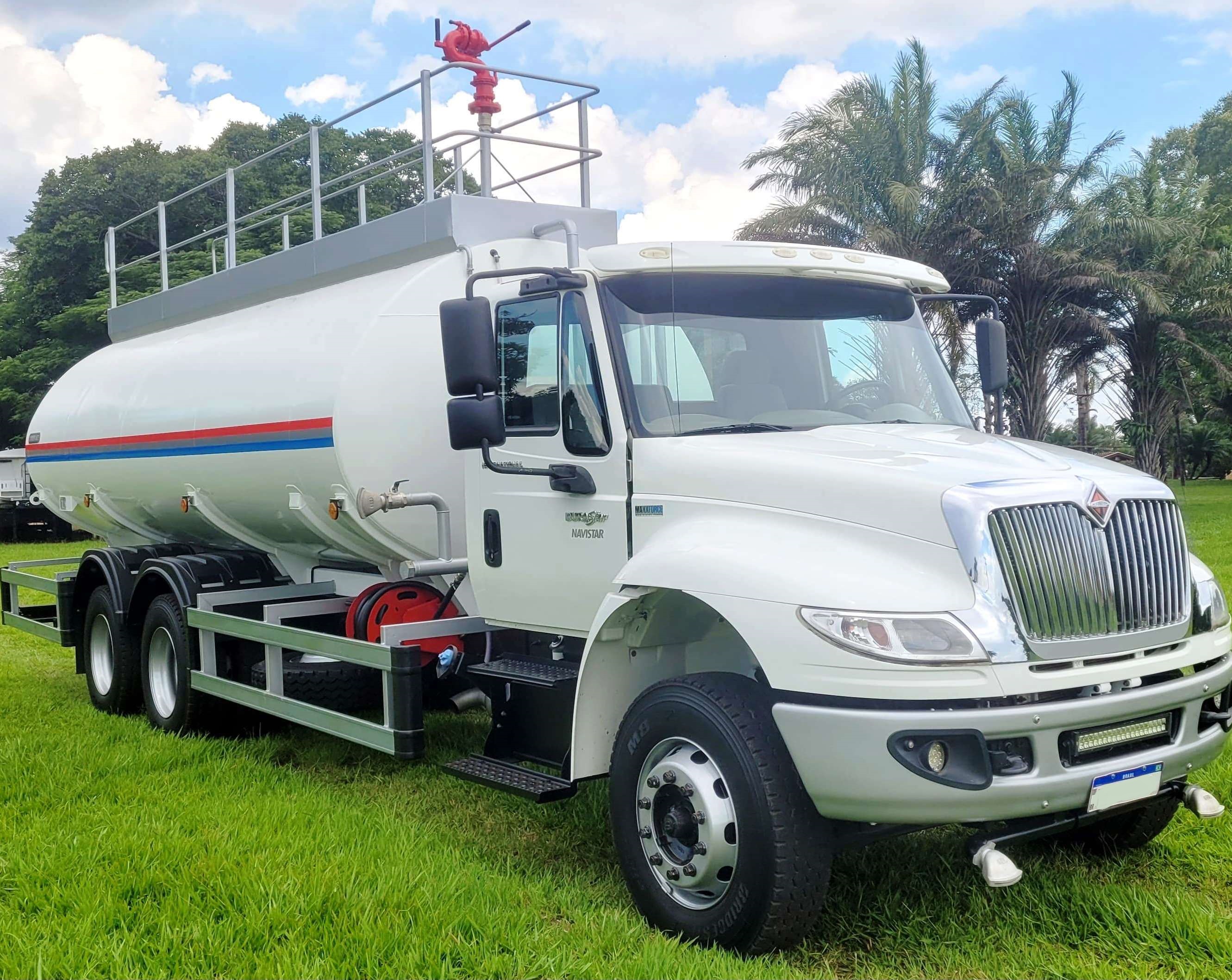 Caminhão INTERNATIONAL 4400 2015