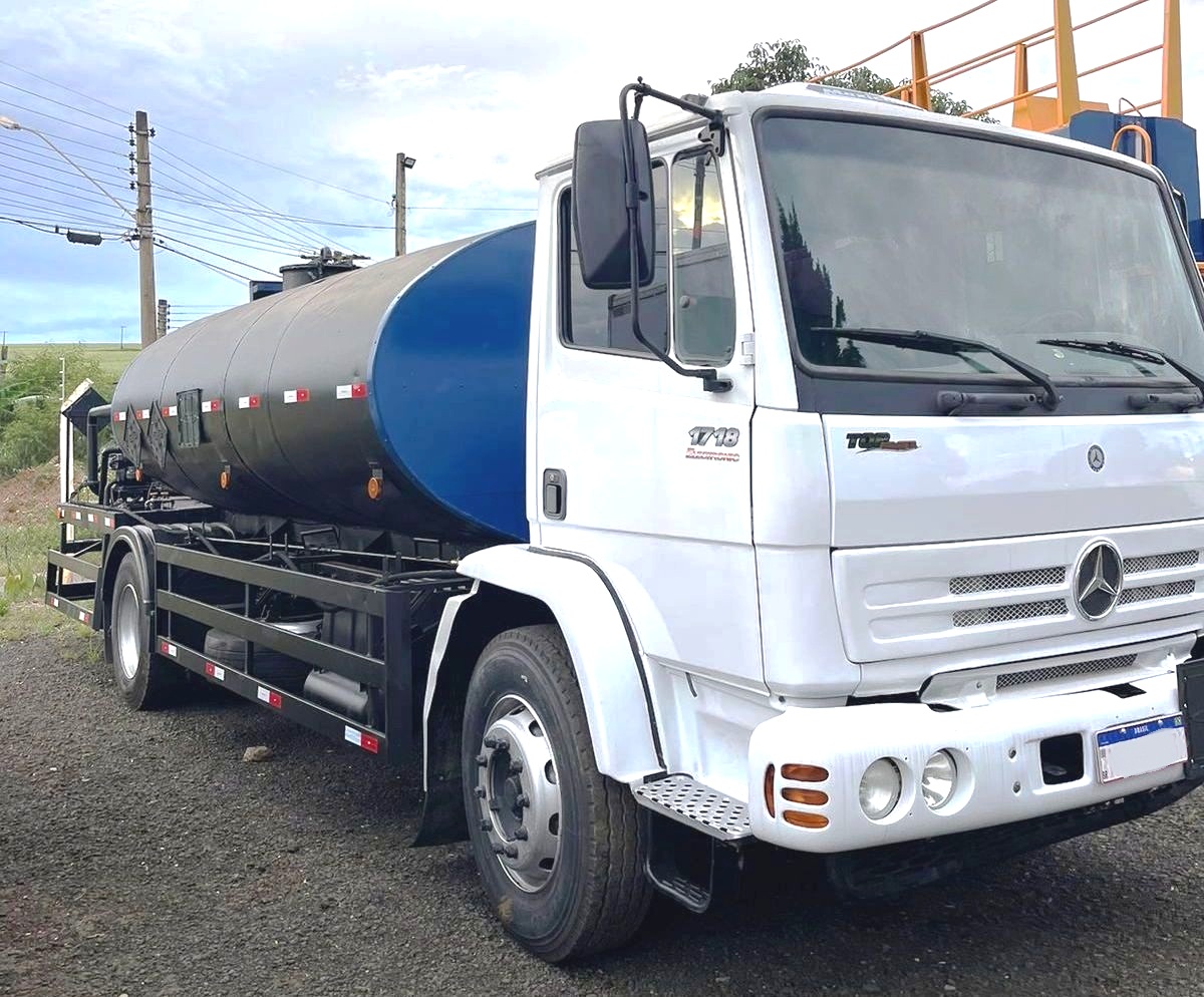 Caminhão Mercedes Benz 1718 2009
