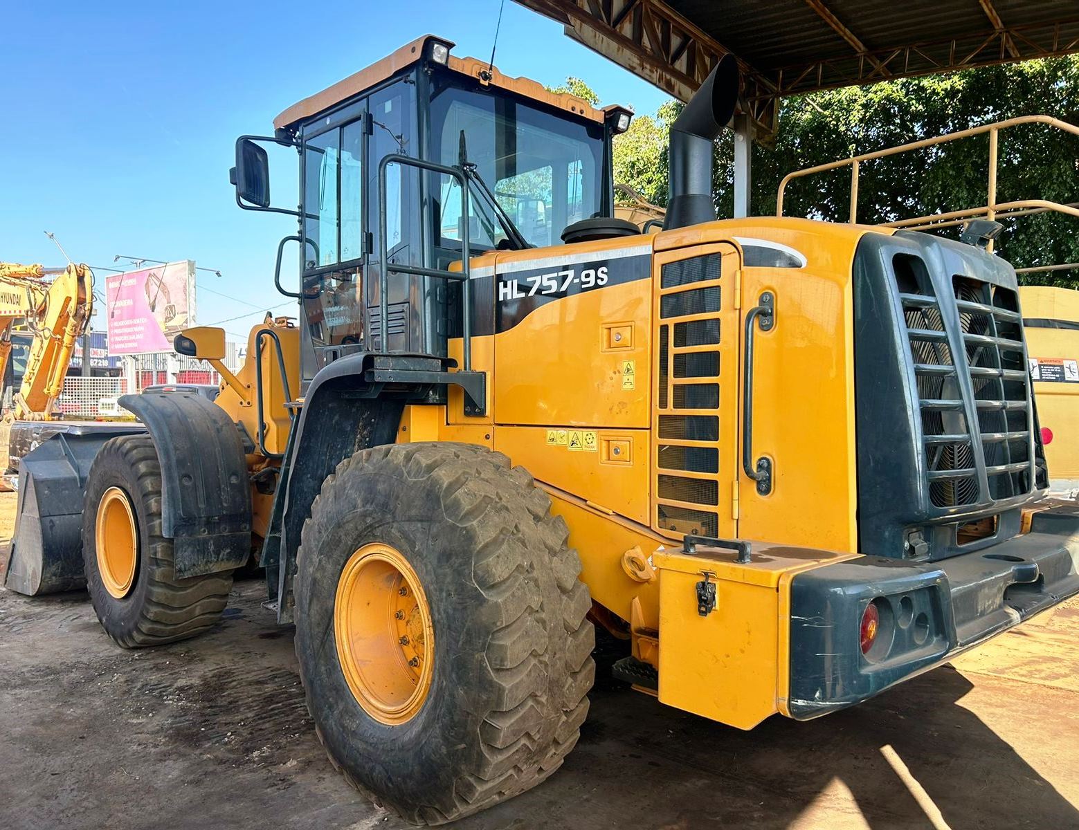 Pá Carregadeira Hyundai HL757 2020
